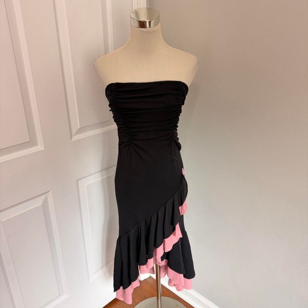 Y2K BLACK AND PINK CITY TRIANGLES STRAPLESS RUFFLE MIDI DRESS